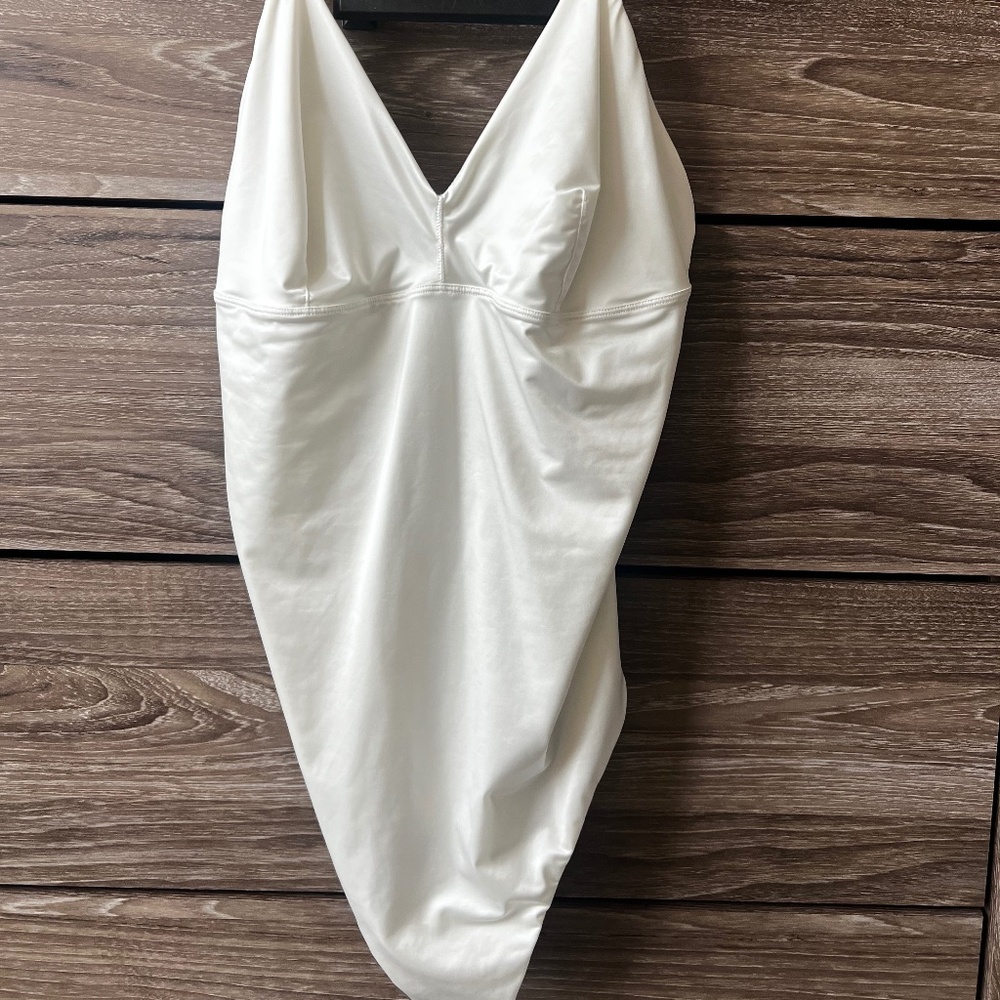 Spanx Shaping Satin Thong Bodysuit - L - Linen
